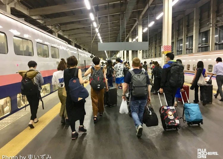 Participants getting off the shinkansen. (Photo courtesy of Fuji Rockers.org)