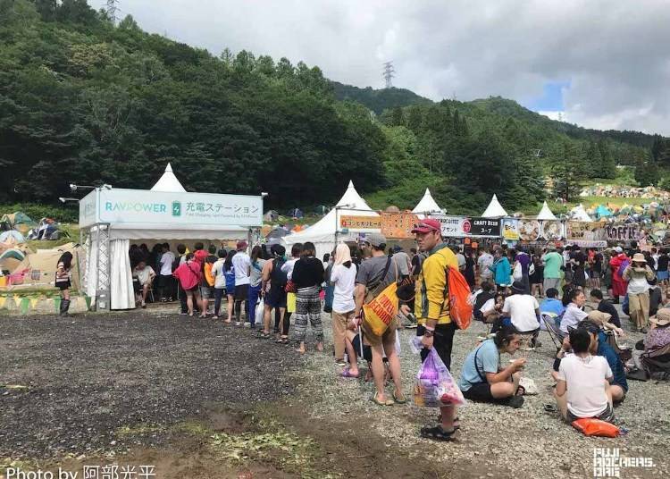 Lining up at the charging station. (Photo courtesy of Fuji Rockers.org)