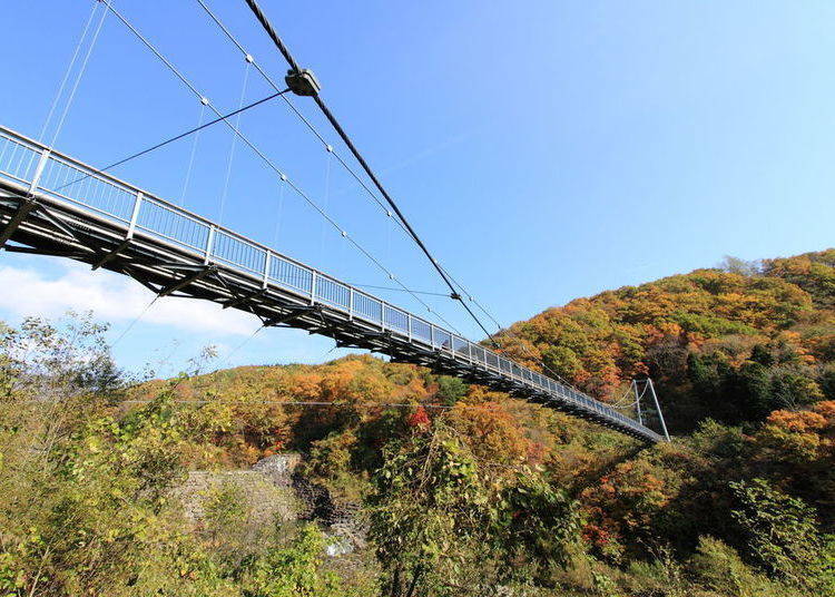 9. Yokokawa Canyon: Surround yourself with autumn leaves from atop the Yamabiko Suspension Bridge