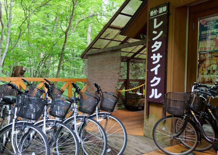 There are three bicycle rental and return stations along the walking route. The rental fees for a city bicycle with six gears is 1,000 yen (with tax) for four hours, and 1,500 yen (with tax) for four hours for a 3-speed electric bicycle.