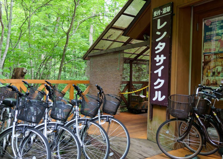 산책 길에 3곳이 있는 자전거 대여·반납장소. 대여요금은 시티 사이클(6단)이 4시간에 1,000엔 (세금포함), 전동 어시스트(3단)이 4시간에 1,500엔(세금포함)