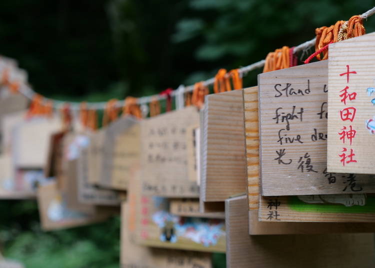 Many foreign worshipers visit this shrine, too!