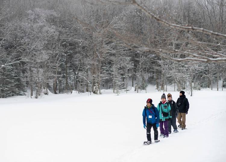 This looks like an expansive snowed-over field, but it's actually above a lake.