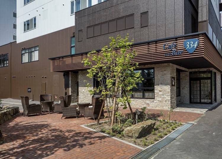 Cafe & Bar 334: Kick back with their excellent food and drinks