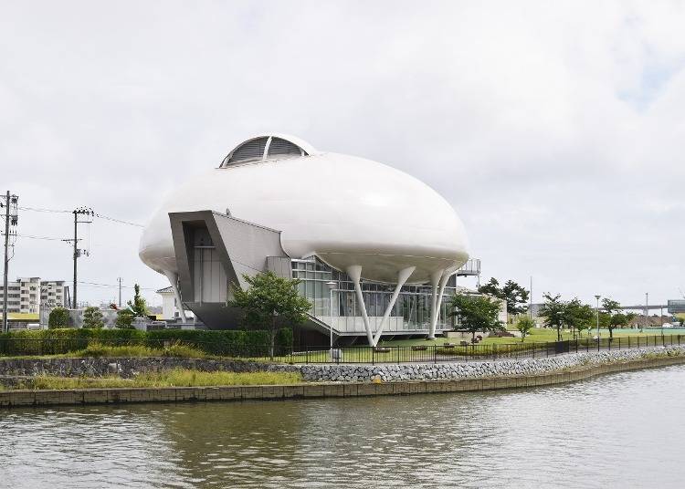 The exterior of Ishinomori Manga Museum, which was built in the image of a spaceship