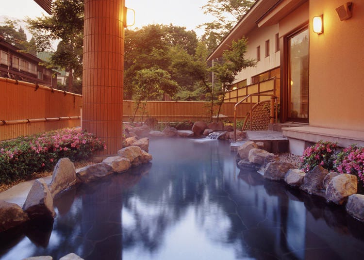 Open-air bath at Akakura Hotel (Photo Courtesy of Akakura Hotel)