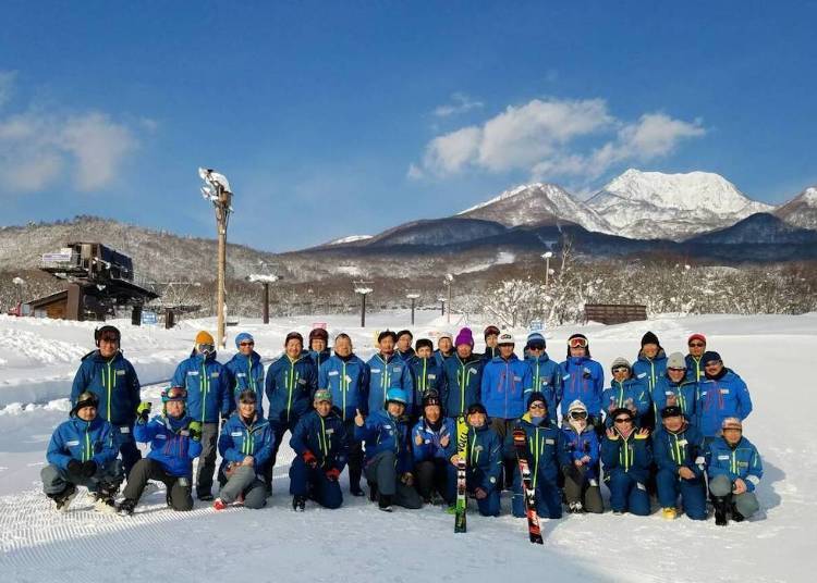团体教学的教学样子（照片提供：池之平温泉滑雪场）