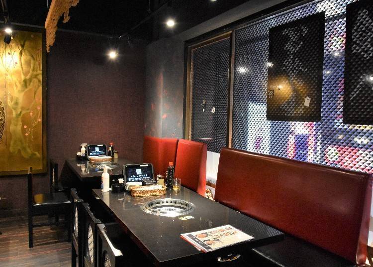 Ruang dalam kedai yang luas