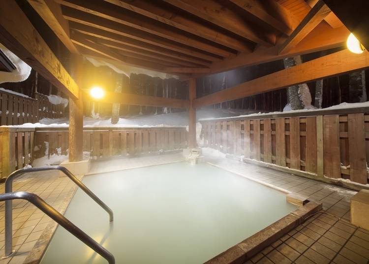 Outdoor bath Tazawa Kogen no Yu. Photo credit: Akita Tourism Federation