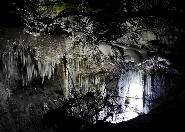 5. Oyasukyo – Giant Icicles! (Akita)