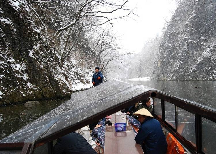 2：暖かなこたつ舟から眺める、雪のなかの「猊鼻渓」へ（岩手）