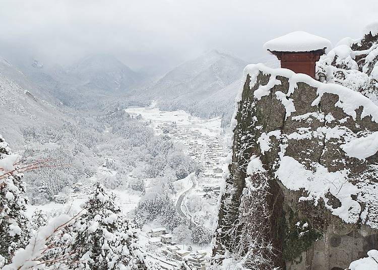 10. 山中古寺一片雪白「山寺」（山形）