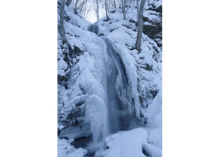 The frozen waterfall at Oirase Gorge