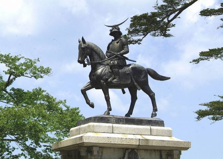 4. Runtuhan Istana Sendai (Istana Aoba): Panorama dan Patung Berkuda