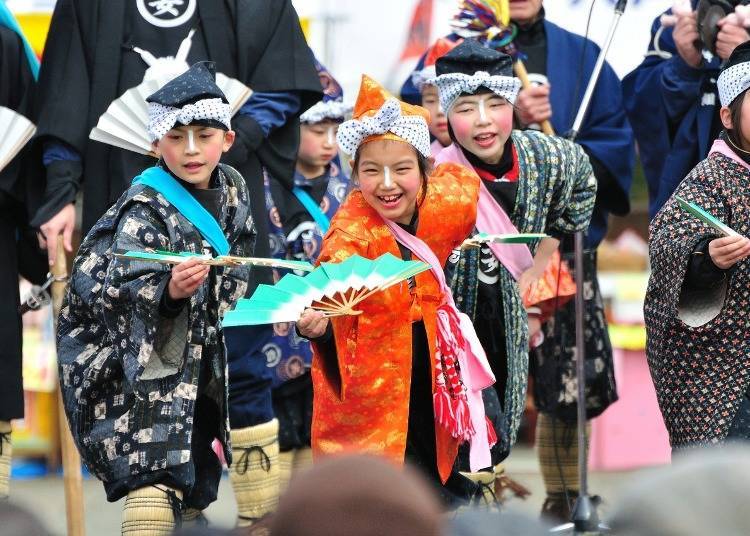 Local children perform adorably in the shukufukugei dance. Photo: Visit Hachinohe