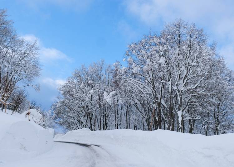 The snowy roads towards Sukayu