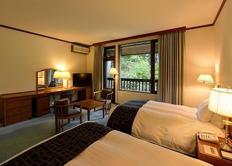 Guest rooms where you can enjoy the magnificent view (photo by Hakkoda Hotel)