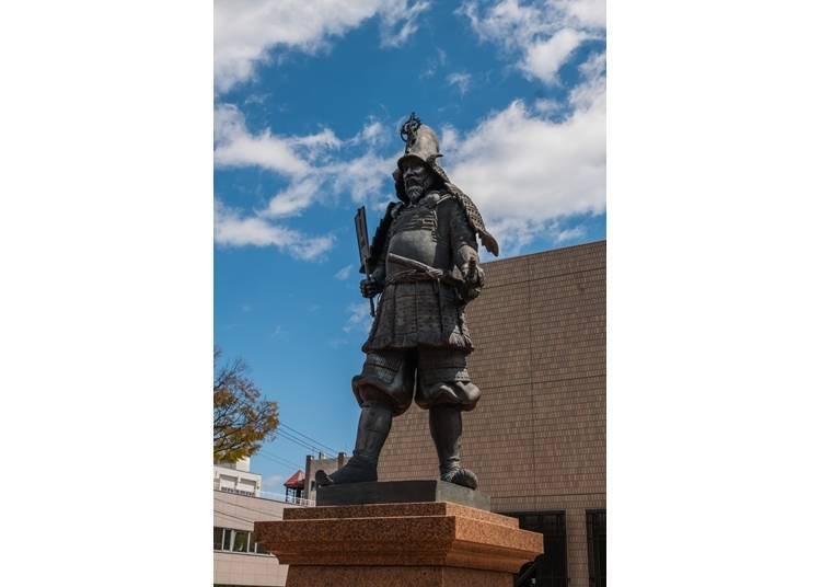 Statue of Tsugaru Tamenobu. Phurinee Chinakathum / Shutterstock.com