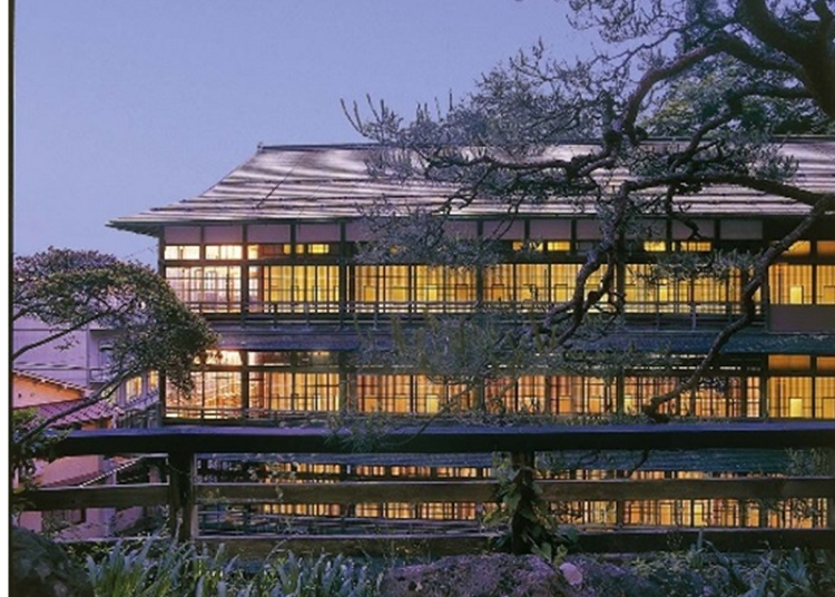 Taking in the atmosphere of "Yunushi Ichijo," a historic hot spring inn