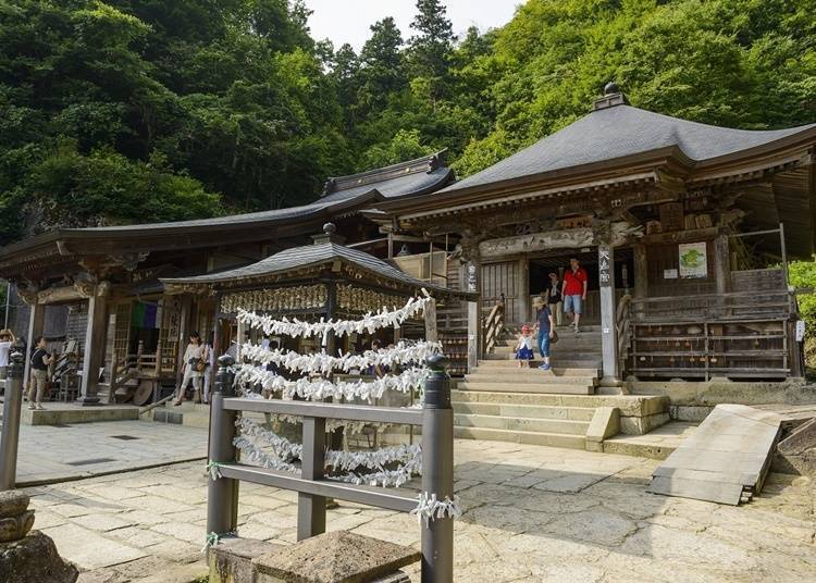 Okunoin dan Aula Buddha Besar