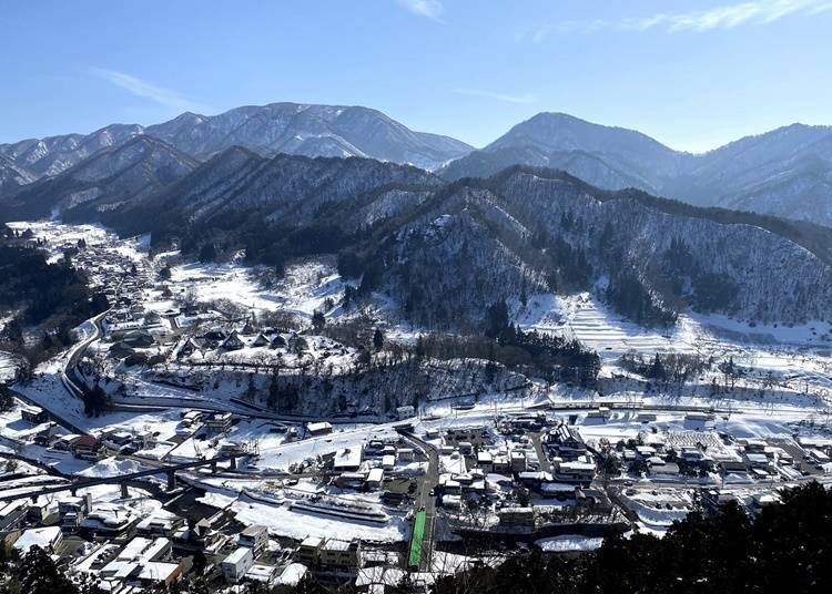 從五大堂眺望山寺的山中村落