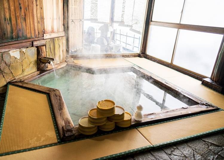 Hotels and inns in the onsen village also accept day trips (Photo courtesy of Dake Onsen Yamano Hotel)