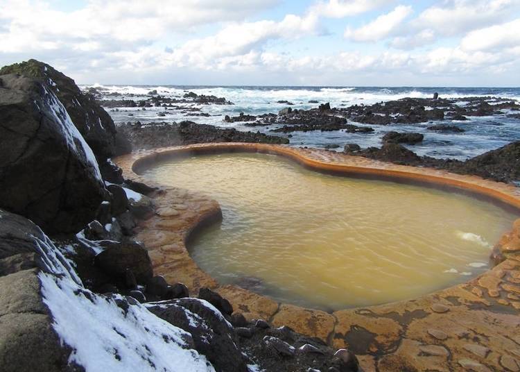 不老不死溫泉的葫蘆型浴池讓人印象深刻（照片提供：黃金崎不老不死溫泉）
