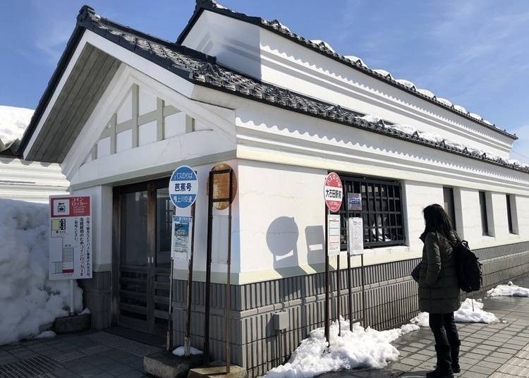 Oishida Station Bus Stop for Ginzan Onsen