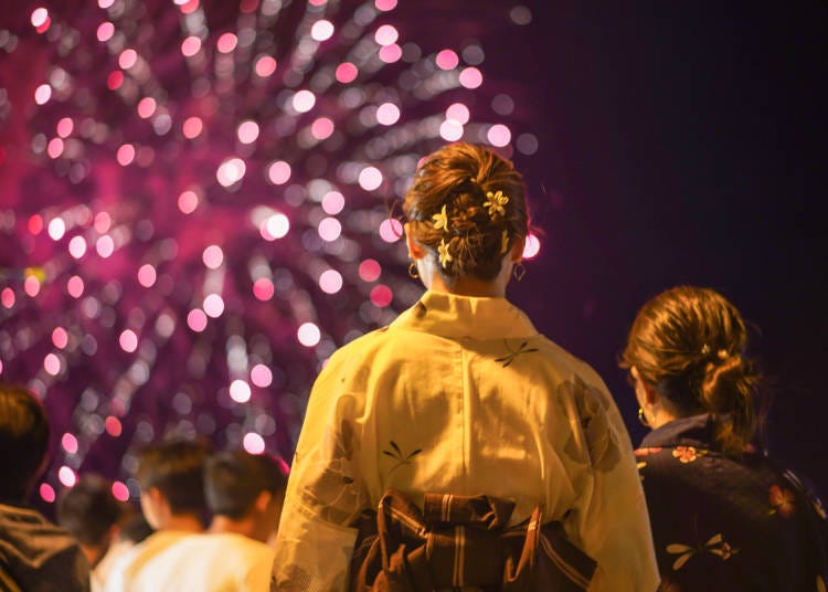 I've always wanted to do this! Watching fireworks in a yukata is THE image of Japan!