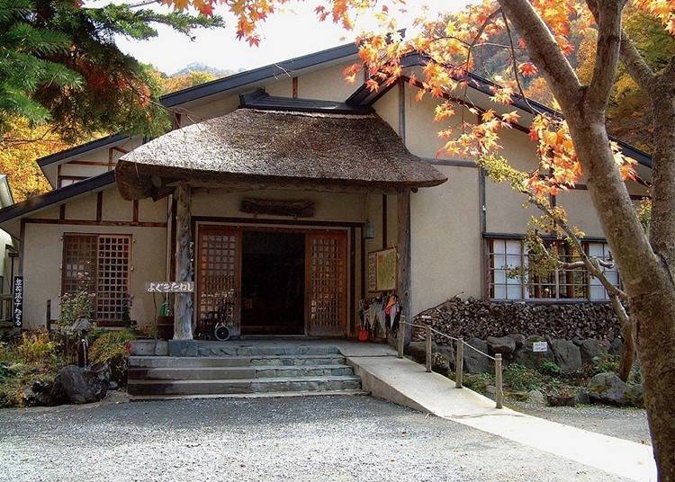 1. Lamp no Yado Aoni Onsen: Enjoy the autumn leaves away from the city (Aoni Onsen, Kuroishi City)