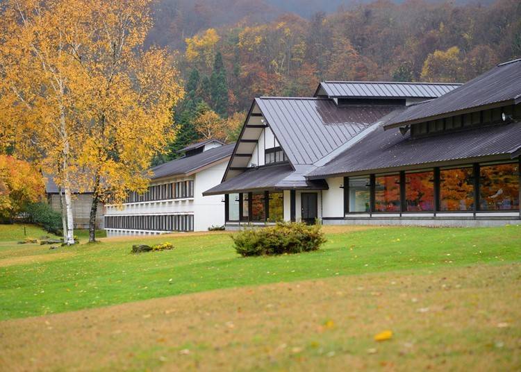 3. Towada Prince Hotel: A famous spot for autumn leaves on the shores of Lake Towada (Lake Towada West Lakeside Hot Spring, Kosaka Town)