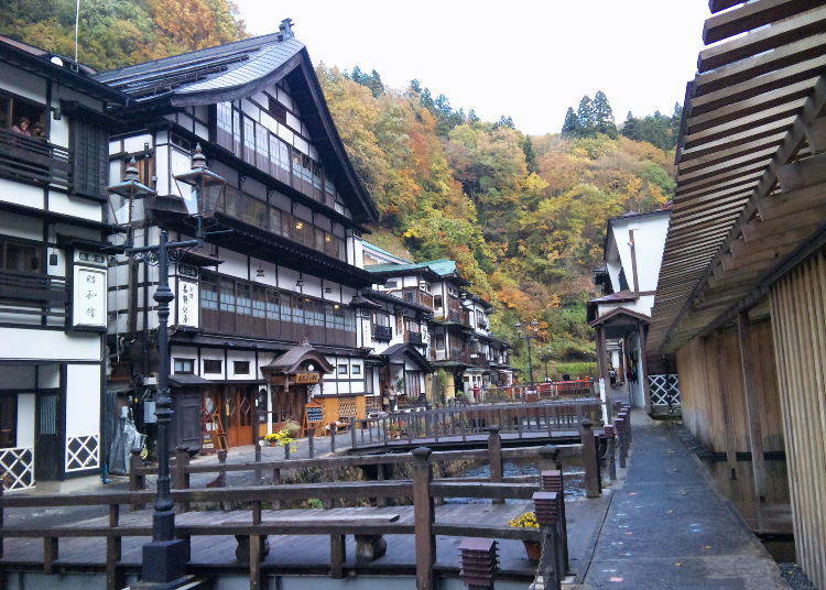 3. 레트로한 온천가에서 가을의 분위기를 즐기는 '센쿄노야도 긴잔소'(오하나자와시 긴잔 온천)