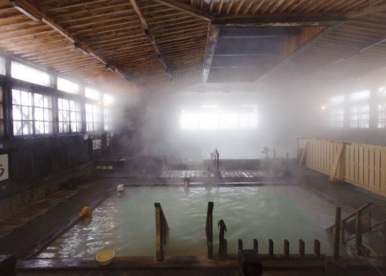 Enjoy the aroma of cypress in this Senin-buro bath.  (Image courtesy of: Aomori Sightseeing Guide)