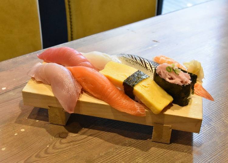 Eight-Piece Chef’s Choice Nigiri (1,150 yen, comes with side dishes, only available during lunch hours)