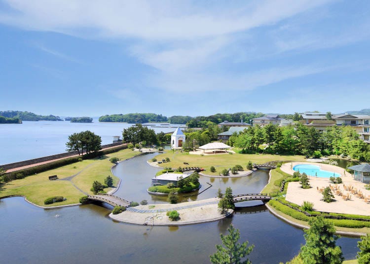 Matsushima Bay is right in front of the garden (Photo: Matsushima Ichinobo).