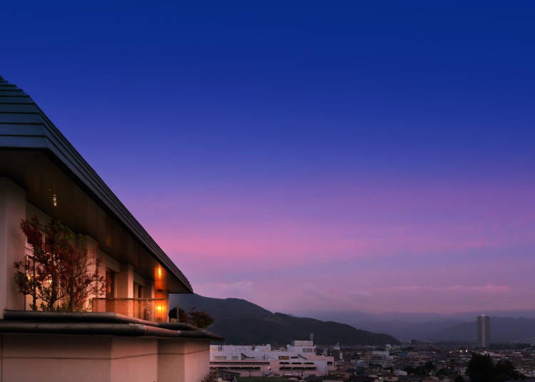 客房窗外的黃昏美景（圖片提供：果實山 AZUMAYA）