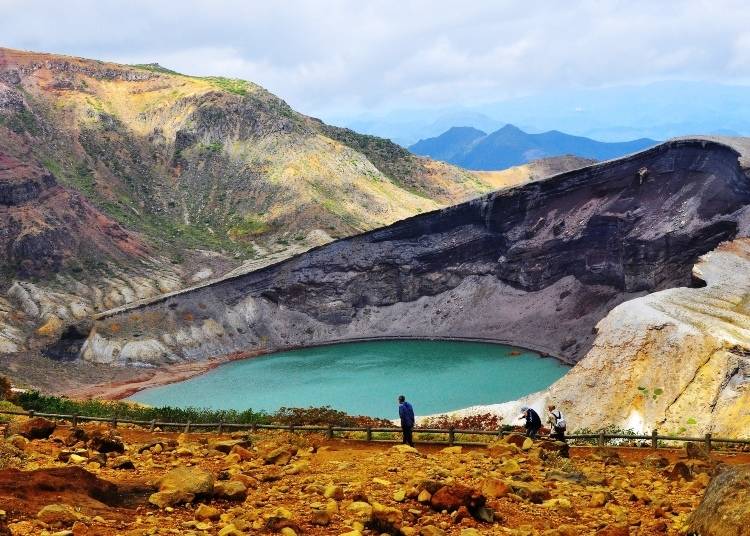 Okama Crater. Photo: PIXTA