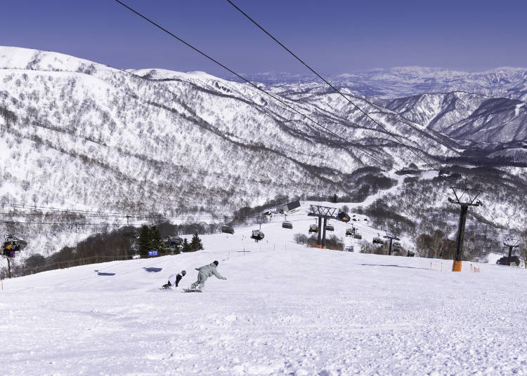 かぐらスキー場で本格的なスキー・スノーボードに挑戦！
