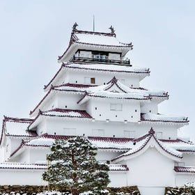 Tsurugajo (Aizuwakamatsu Castle)(Dreamy snow-covered scenery)
(Photo: PIXTA)