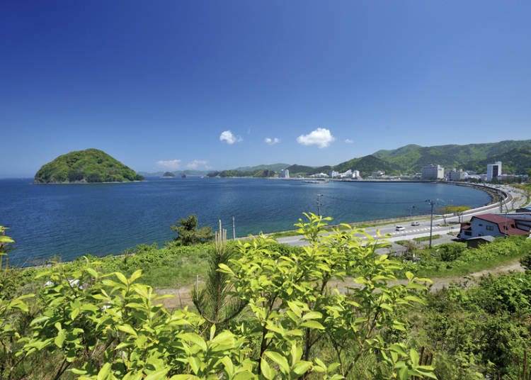 Yunoshima Island, located off the Asamushi Coast, is the symbol of Asamushi Onsen