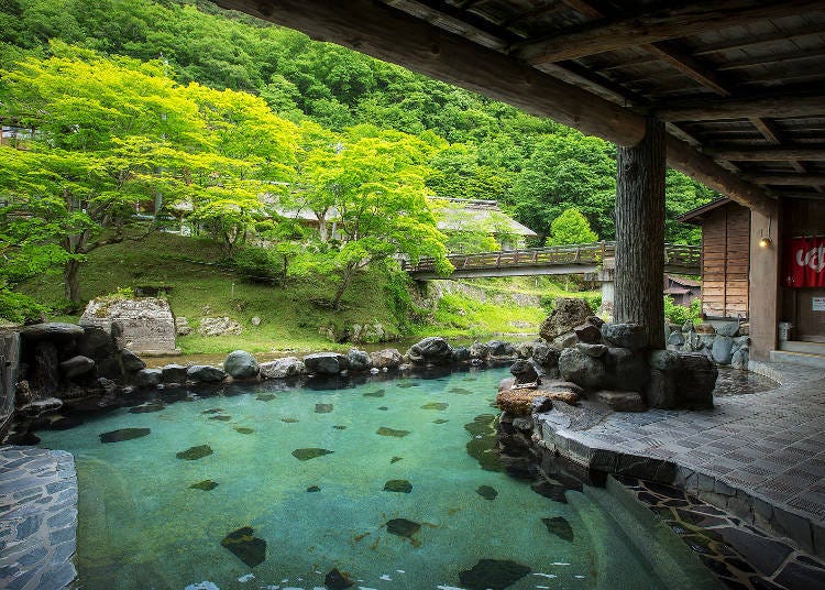 Osawa Onsen’s main attraction is "Osawa-no-yu"—a mixed gender, open-air hot spring overlooking the Toyosawa River.