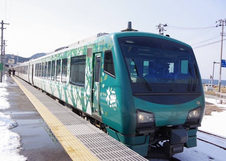 8:00: Ride the Gono Line Resort Shirakami Train