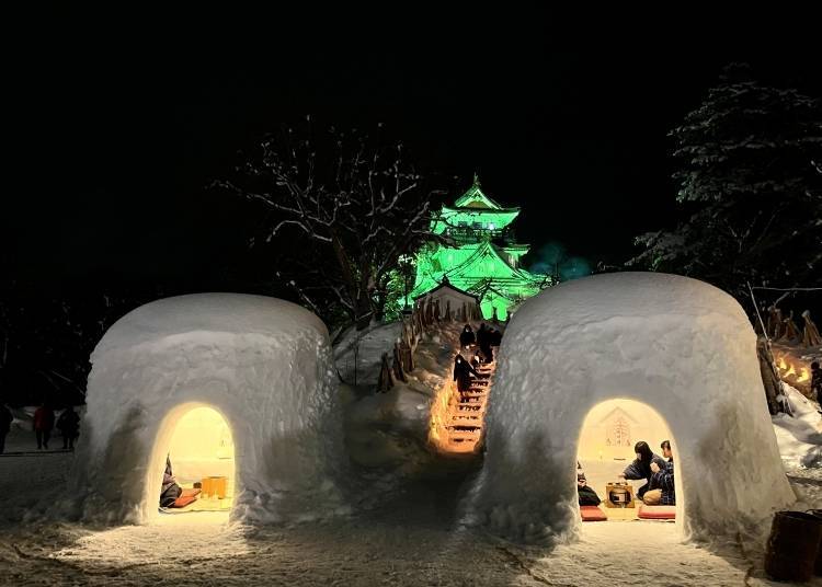 ■17:30　雪屋開始點燈，橫手雪祭正式登場