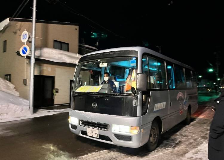 요코테 눈 축제 회장 안을 운행하는 무료 셔틀 버스