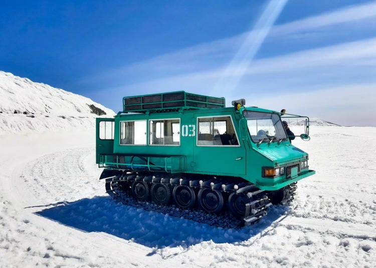 如果預算充足，可以考慮升級成頂級壓雪車，輕鬆愜意的遊覽樹冰群 (圖片提供: Expedition Japan)
