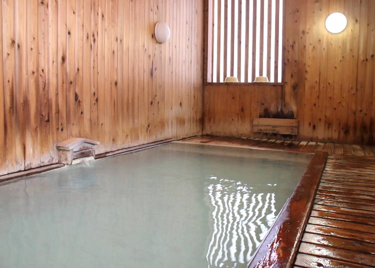 Kamiyu Public Bath features one indoor bath for men and another for women. (Photo: PIXTA)
