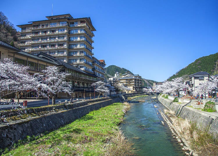 Atsumi Onsen town is located on the tranquil Atsumi River in Yamagata’s Shonai region. (Photo: PIXTA)