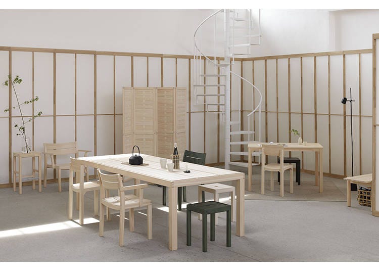 This photo features Karimoku Furniture’s MAS, made from Japanese softwoods. This collection, with its impressive bare colors and wood grain patterns, was inspired by “masu (square wooden cup),” a traditional Japanese sake vessel featuring a lean structure, and has a clean and elegant appearance. Photographer: Shuhei Otani / Interior stylist: Yumi Nakata / Exhibition design: Norm Architects