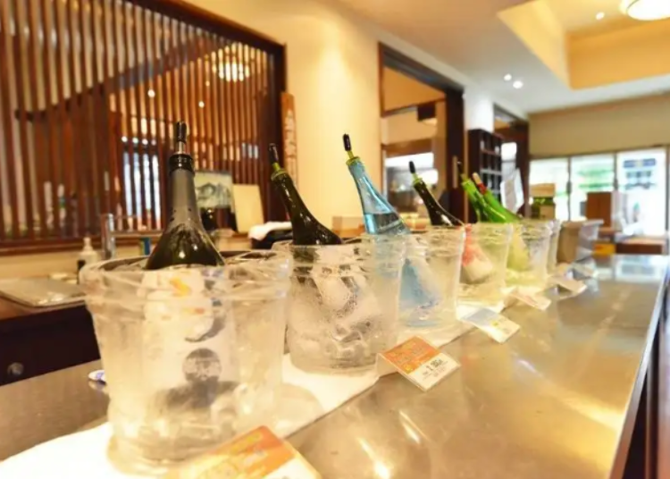 Find your favorite sake to take home at the end of the tour. (Image: LIVE JAPAN Article #a3000009)