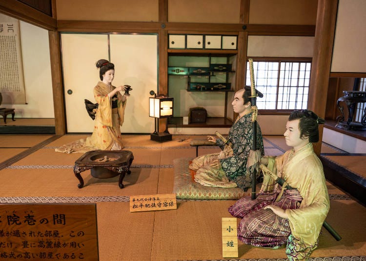 Frozen in time: Wax figures depict the daily activities of samurai and others who lived in the complex. (Photo: PIXTA)